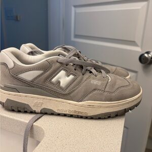 New Balance 550 Suede Trainer in Light Gray
Big kids 7 or Women’s 9